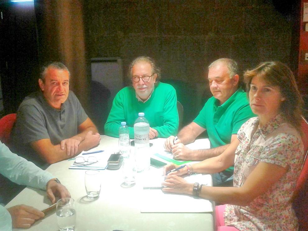 Roberto Pac, en el centro, junto a otros componentes de la nueva gestora de Vox