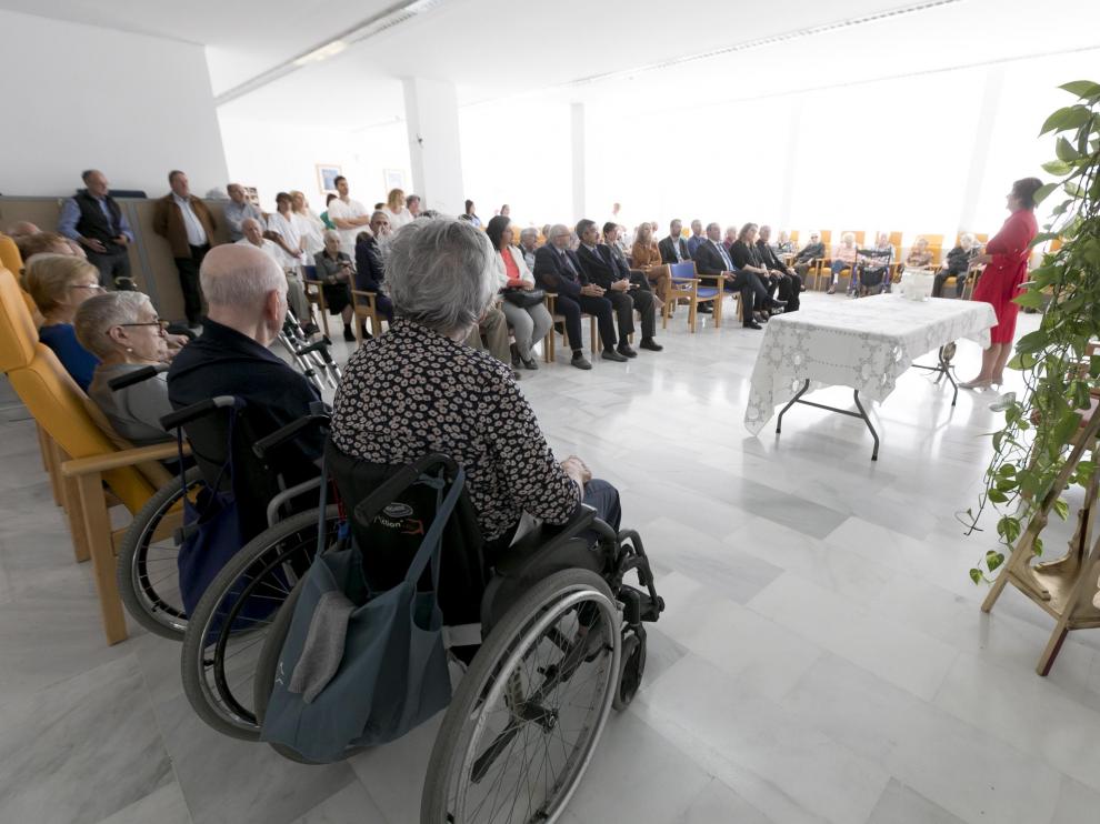 La consejera María Victoria Broto ha asistido a la celebración del décimo aniversario de Casa Aísa.