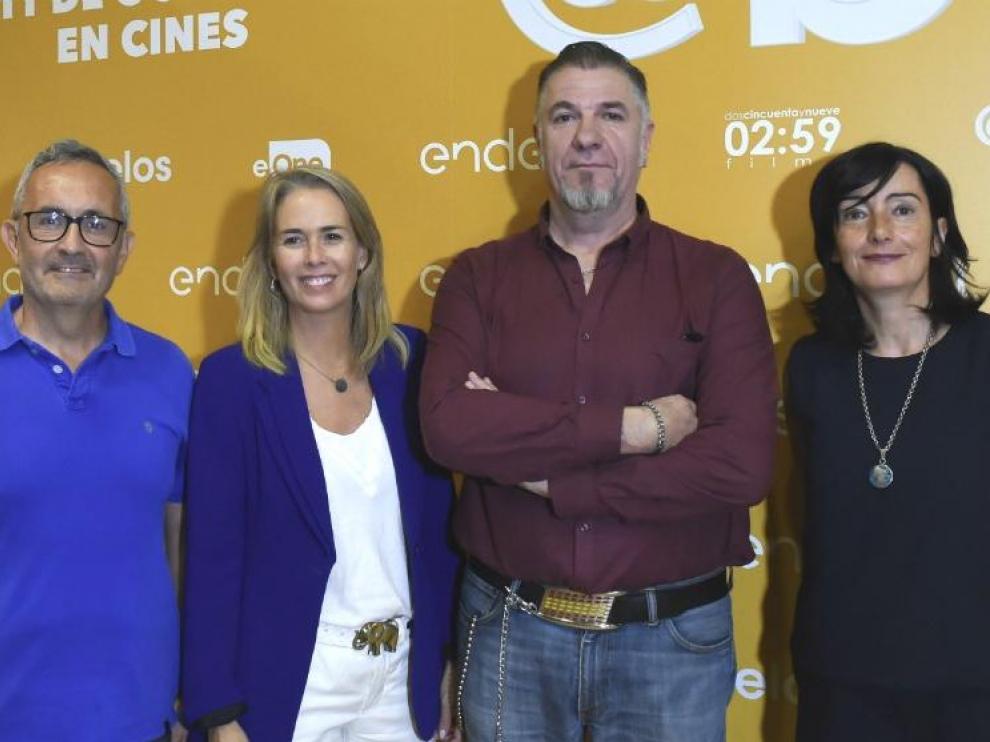Los premiados, con la directora de Proyectos de la Fundación Endesa, Gloria Juste (segunda por la izquierda). El zaragozano Lorenzo Pérez es el segundo por la derecha.
