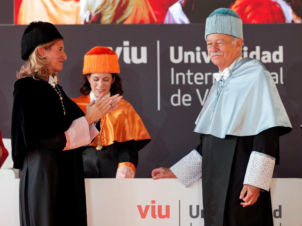 Eduardo Mendoza ha sido investido doctor Honoris Causa por la Universidad Internacional de Valencia.