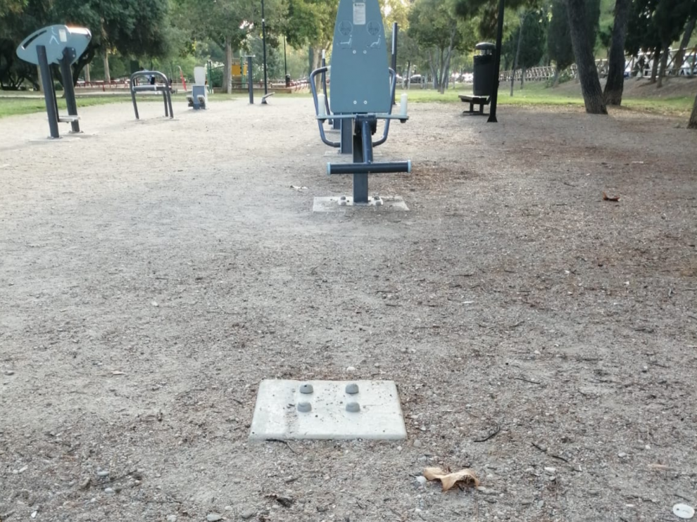 Aparato retirado en el parque Torre Ramona