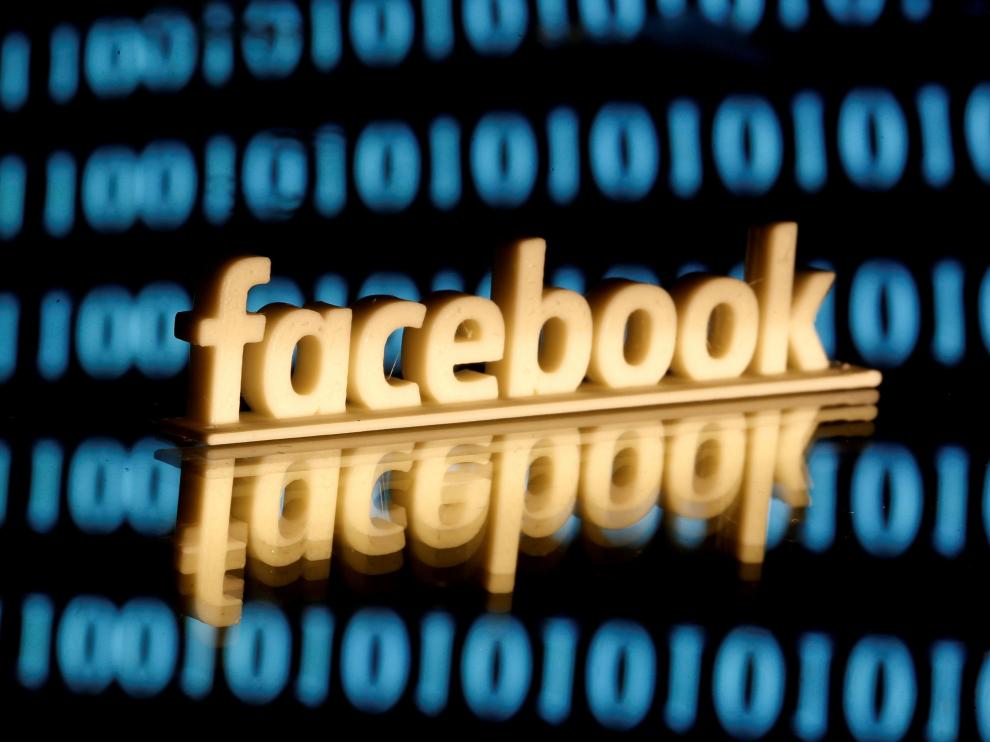 Acusan a un hombre de violar a su pareja en venganza por un 'like' en Facebook.