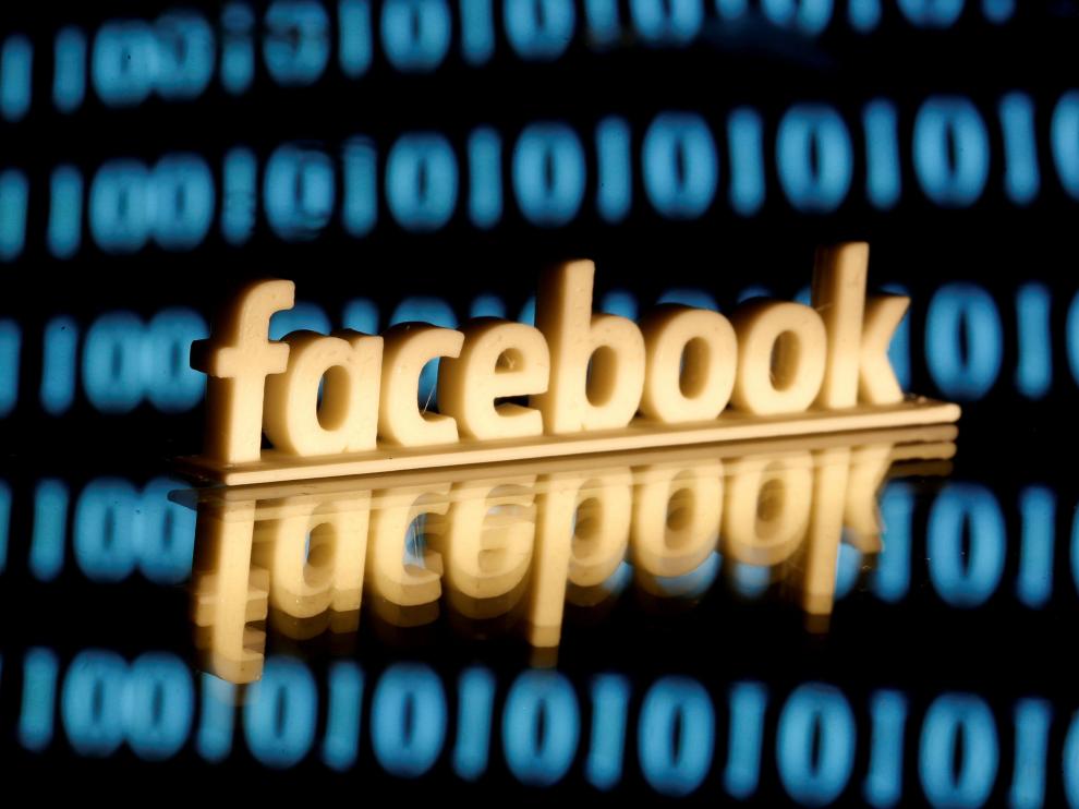 Acusan a un hombre de violar a su pareja en venganza por un 'like' en Facebook.