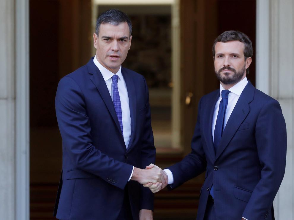 Reunión de Sánchez y Casado en La Moncloa