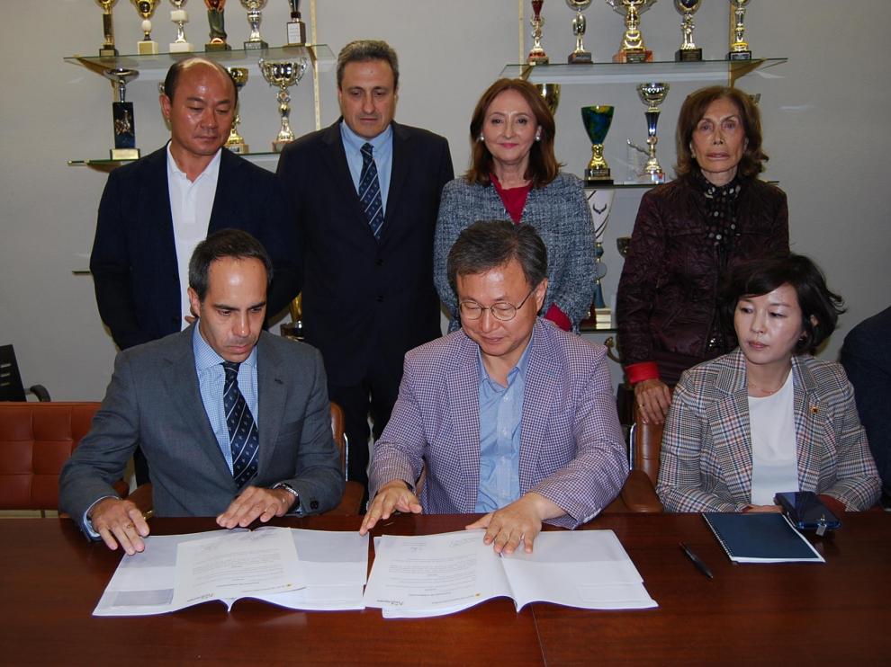 El Liceo Europa y el Comité de Educación de Seúl firman un acuerdo de colaboración.