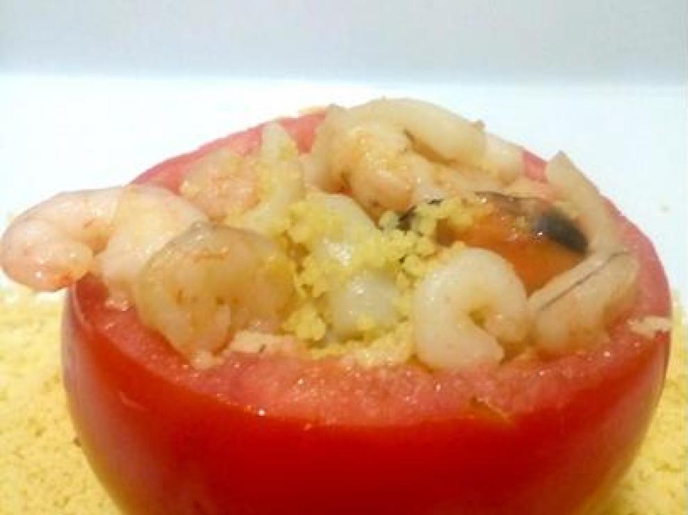 Receta de tomates rellenos de marisco y cuscús.