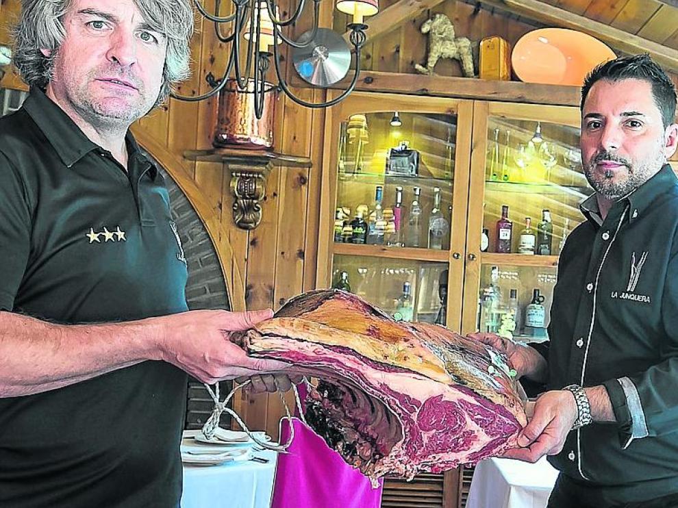 David Burillo, propietario, y Mariano Ciucio, jefe de sala.