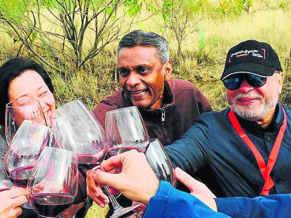 Importadores de Malasia y Singapur brindan con vino aragonés durante su visita a bodegas de las cuatro denominaciones de origen de la Comunidad.