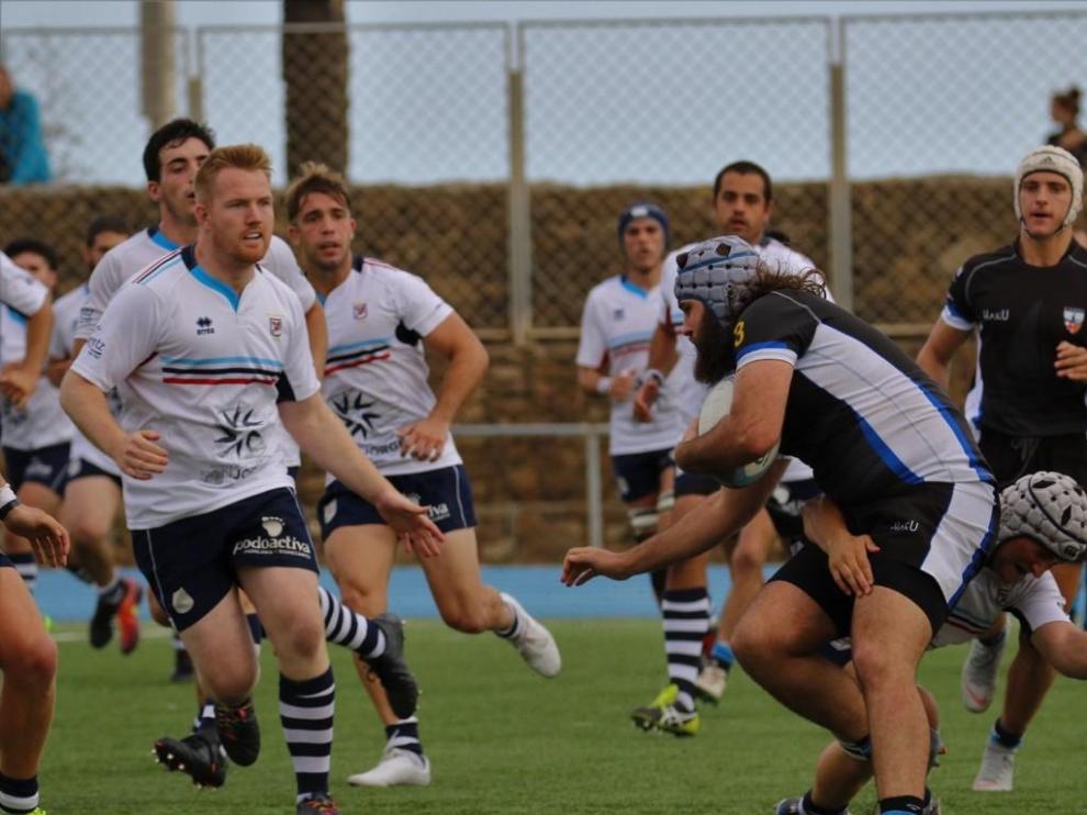 Defensa en el partido entre el Fénix Rugby y el Poble Nou, de esta temporada
