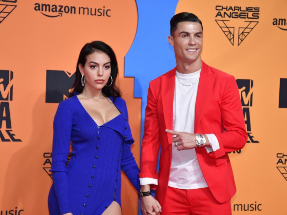 Georgina Rodríguez, de Jacquemus, y su pareja, Cristiano Ronaldo.
