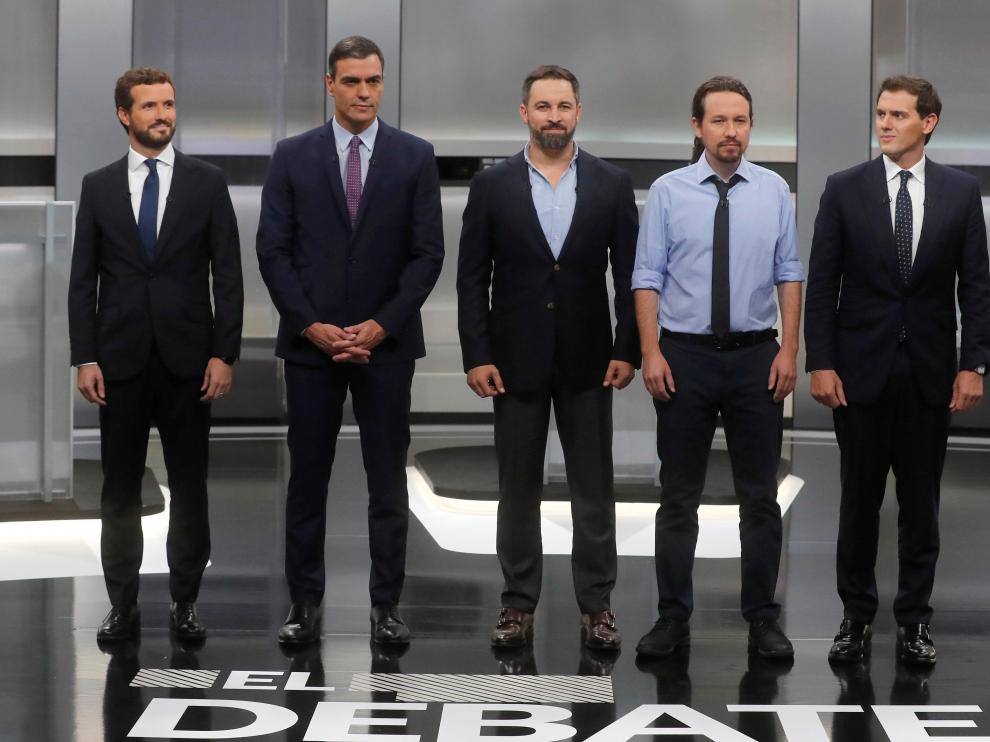 Los cinco candidatos poco antes de comenzar el debate.