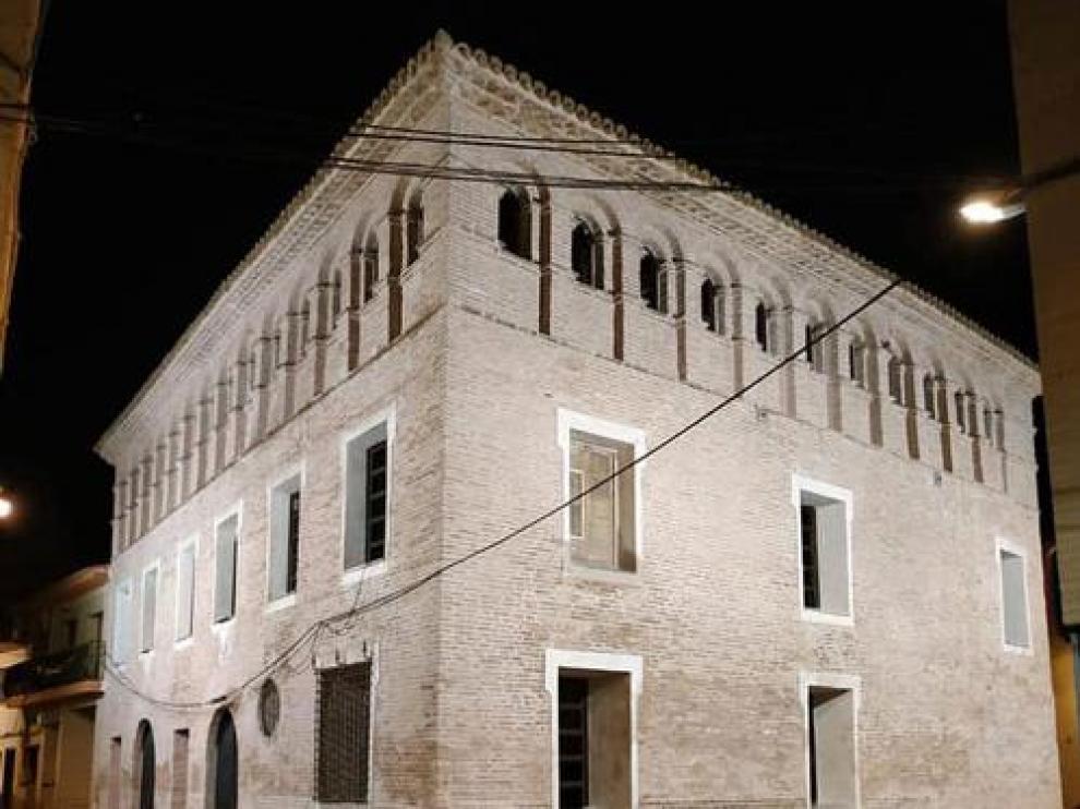 Las fachadas sur y oeste de la casa del cura, renovadas.