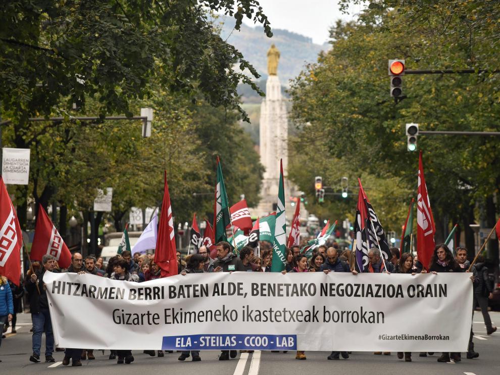 Profesores de la enseñanza concertada del País Vasco en una protesta esta semana, en Bilbao.