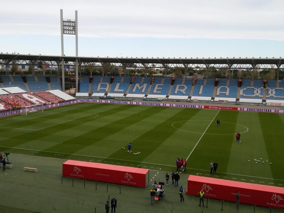 El estadio del Almería, a la llegada de los jugadores.