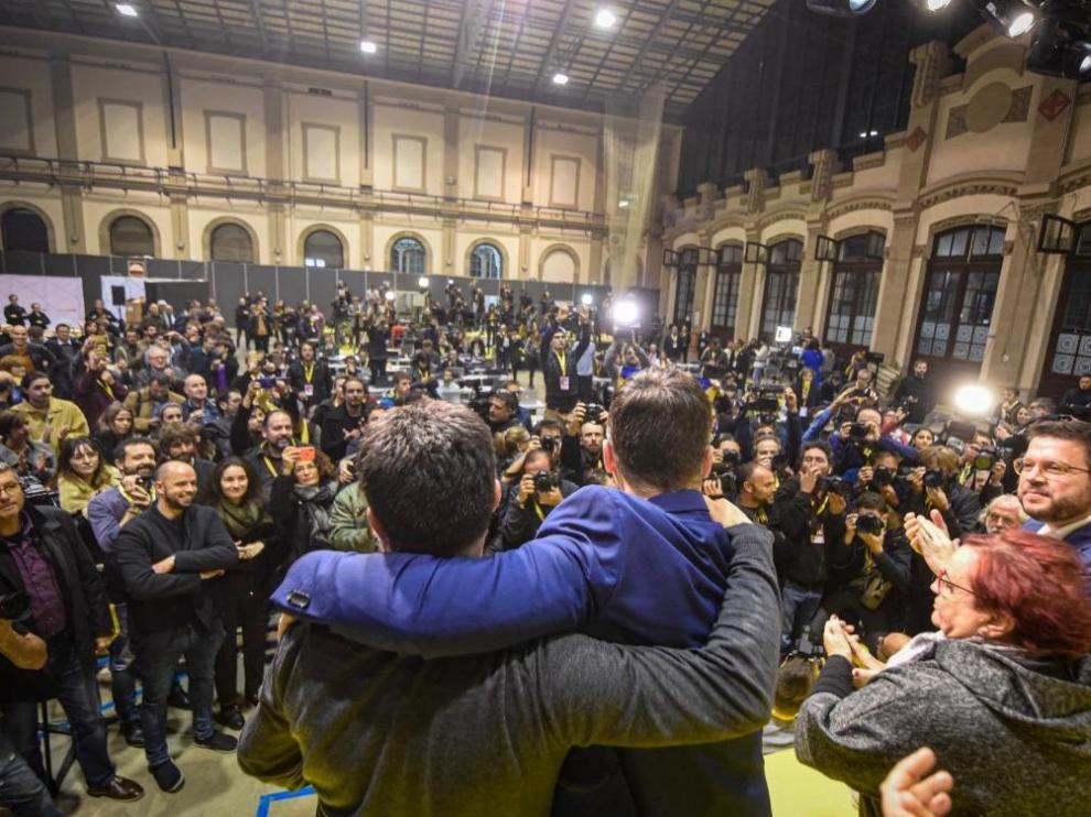 Imagen del tuit de Junqueras con las celebraciones de ERC tras las elecciones.