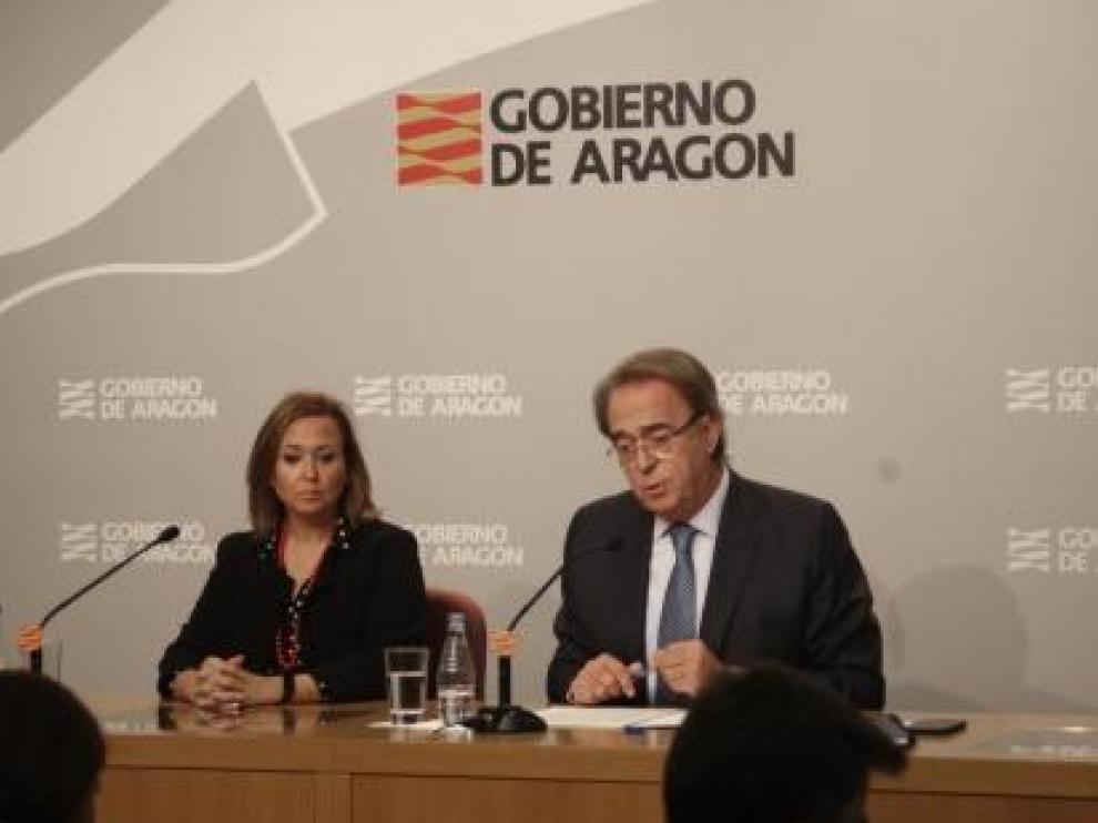 Mayte Pérez, a la izquierda, en la rueda de prensa posterior al Consejo de Gobierno.