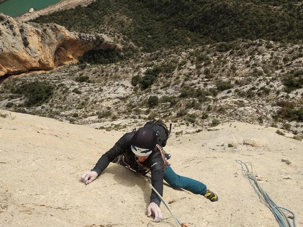 Escalada sobre la roca del congosto de Montrebei este pasado fin de semana por parte del Grupo de Alpinismo de la FAM.