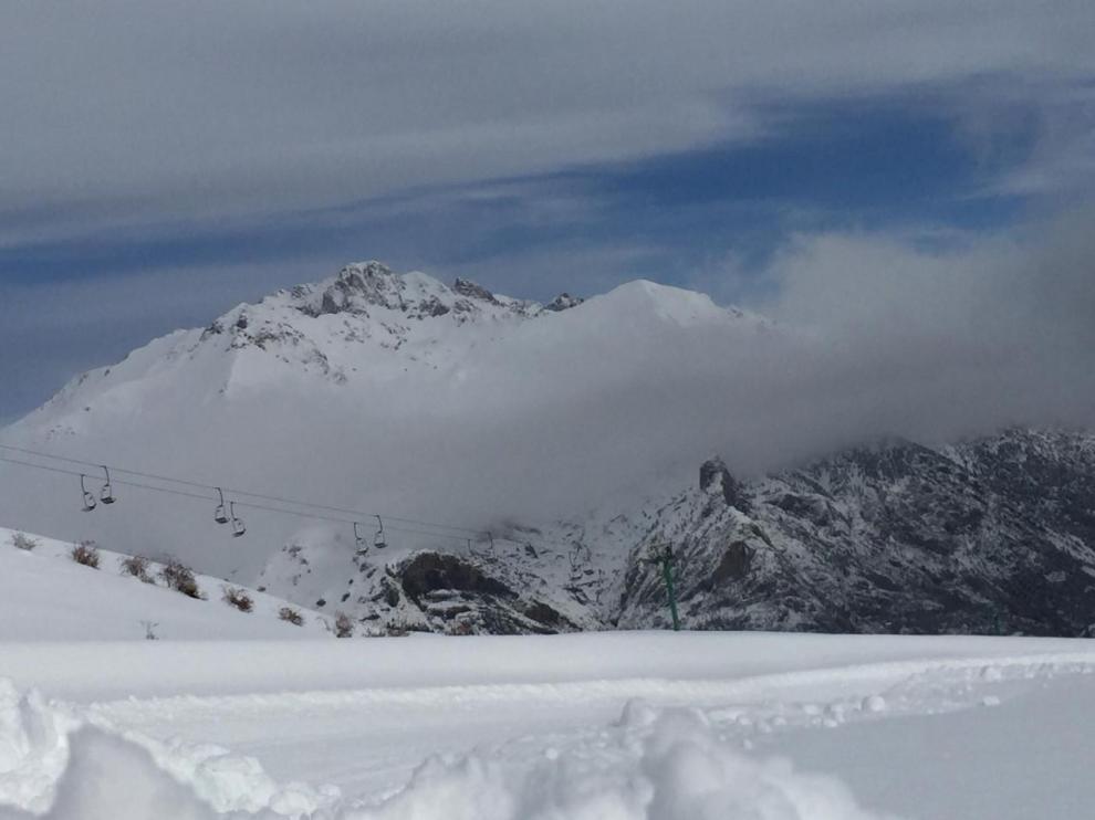 La estacion invernal de Aramón Panticosa, este lunes