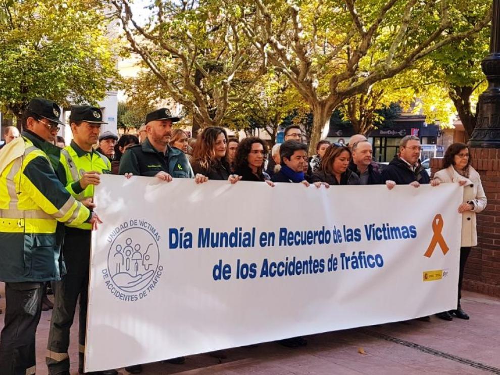 Minuto de silencio por las víctimas de accidentes de tráfico en Huesca.