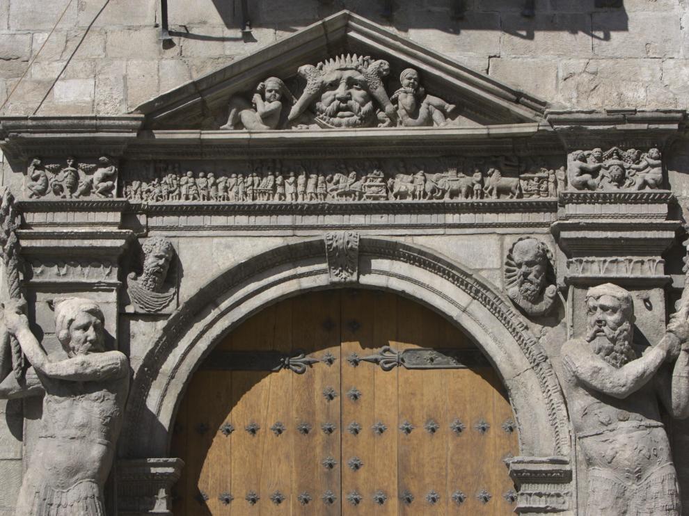 Detalle de la fachada de la Audiencia Provincial de Zaragoza.