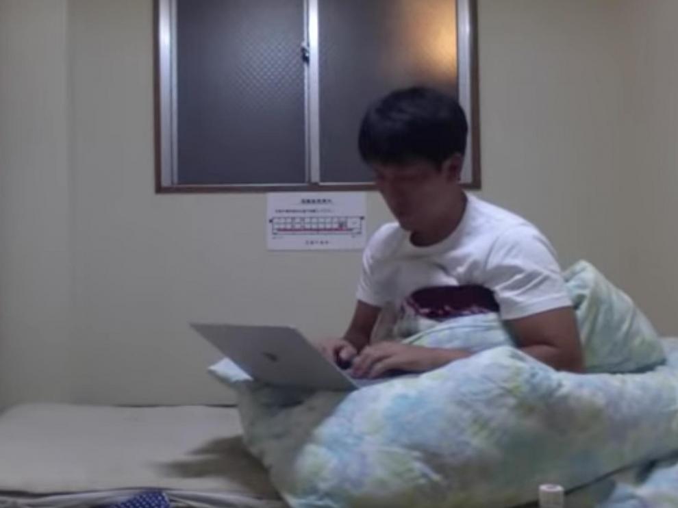 Una de las personas alojadas en el hotel, vista por YouTube.