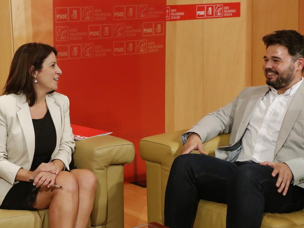 La portavoz del grupo socialista en el Congreso, Adriana Lastra, y su homólogo de ERC, Gabriel Rufián