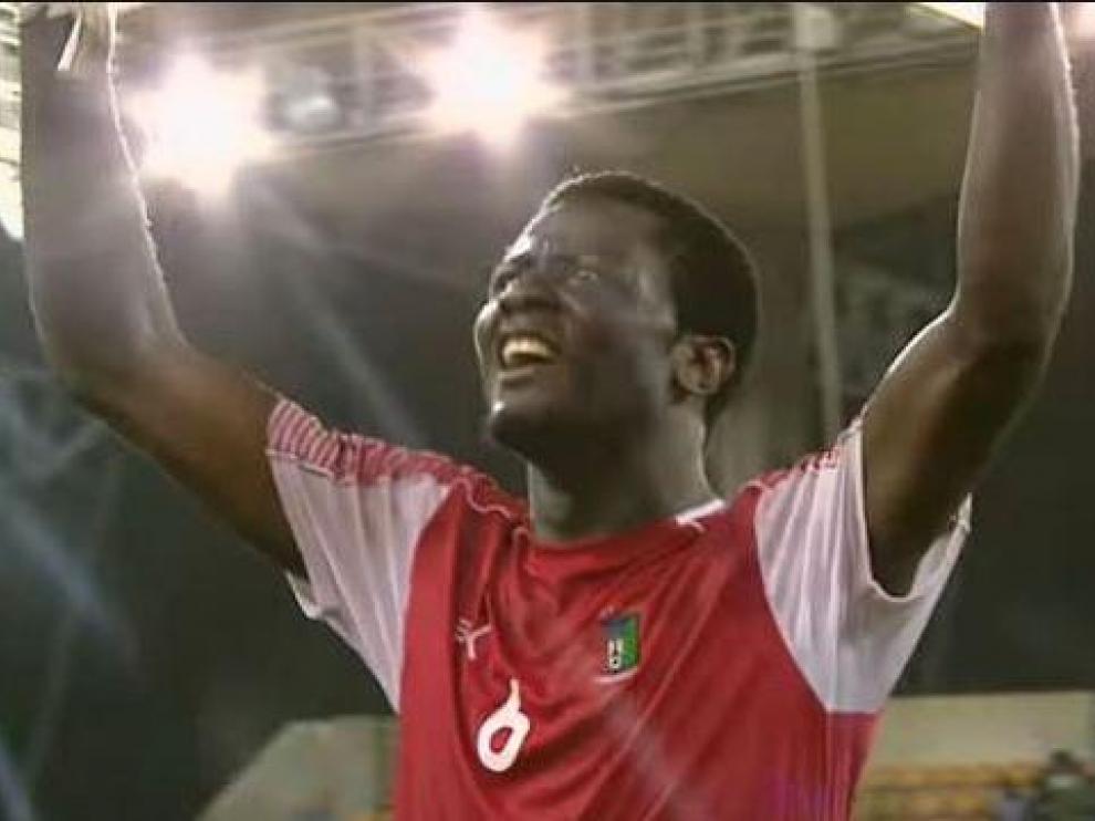Bikoro, con la camiseta de la selección de Guinea Ecuatorial, su país.