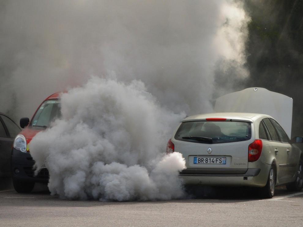 Los coches más viejos son los que más contaminan, según la OCU.