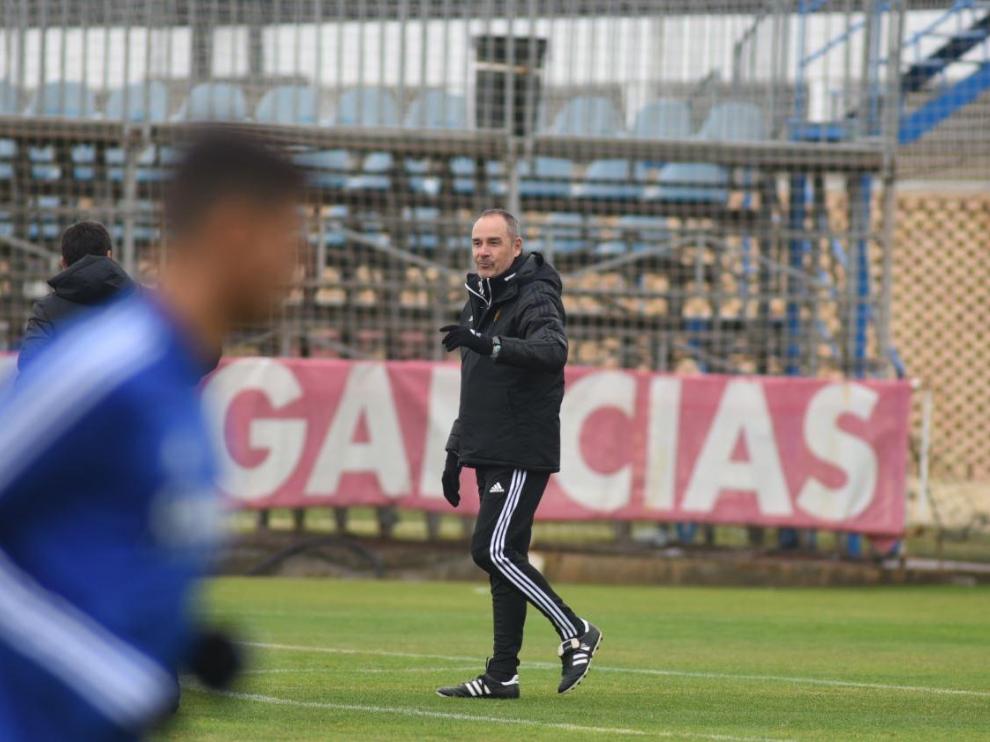 Víctor Fernández, en la mañana de este viernes en el entrenamiento del equipo previo al viaje a Madrid.