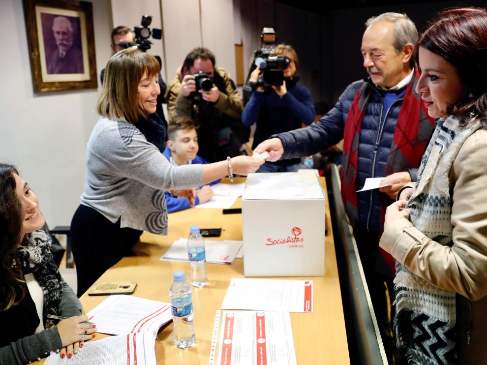 Adriana Lastra ha acudido a Oviedo a votar en la consulta del PSOE sobre el Gobierno de coalición con Podemos.