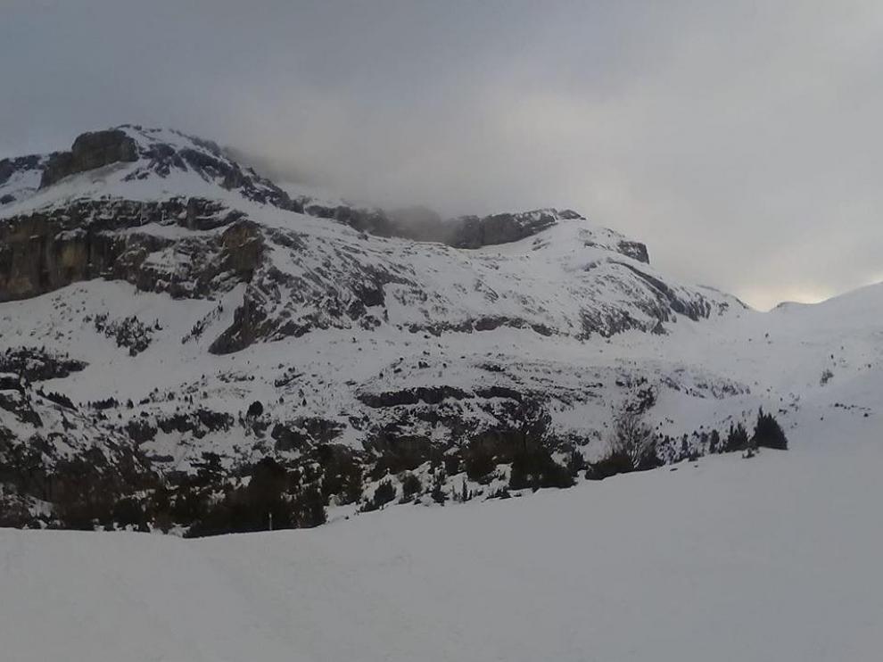 En el refugio de Lizara han amanecido este martes con 7 grados, 55 cm de nieve y cielos cubiertos.