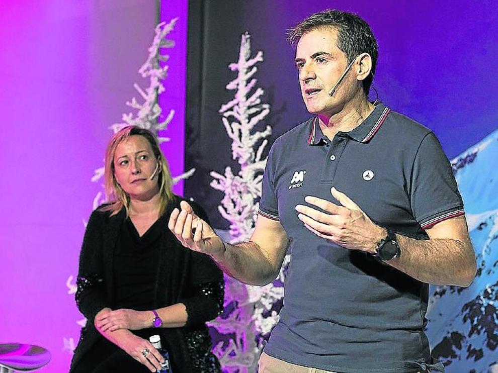 Marta Gastón y Antonio Jericó, en Madrid, durante la presentación de la temporada de esquí.