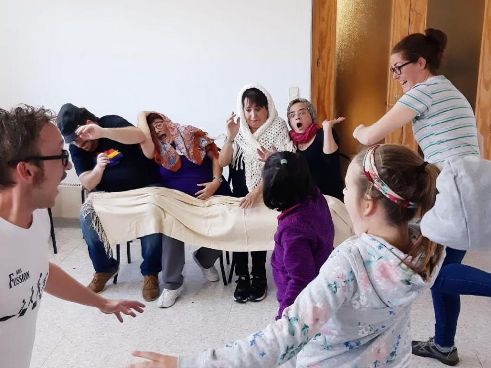 Vecinos de El Frago, en las sesiones de teatro de La Imaquinaria.