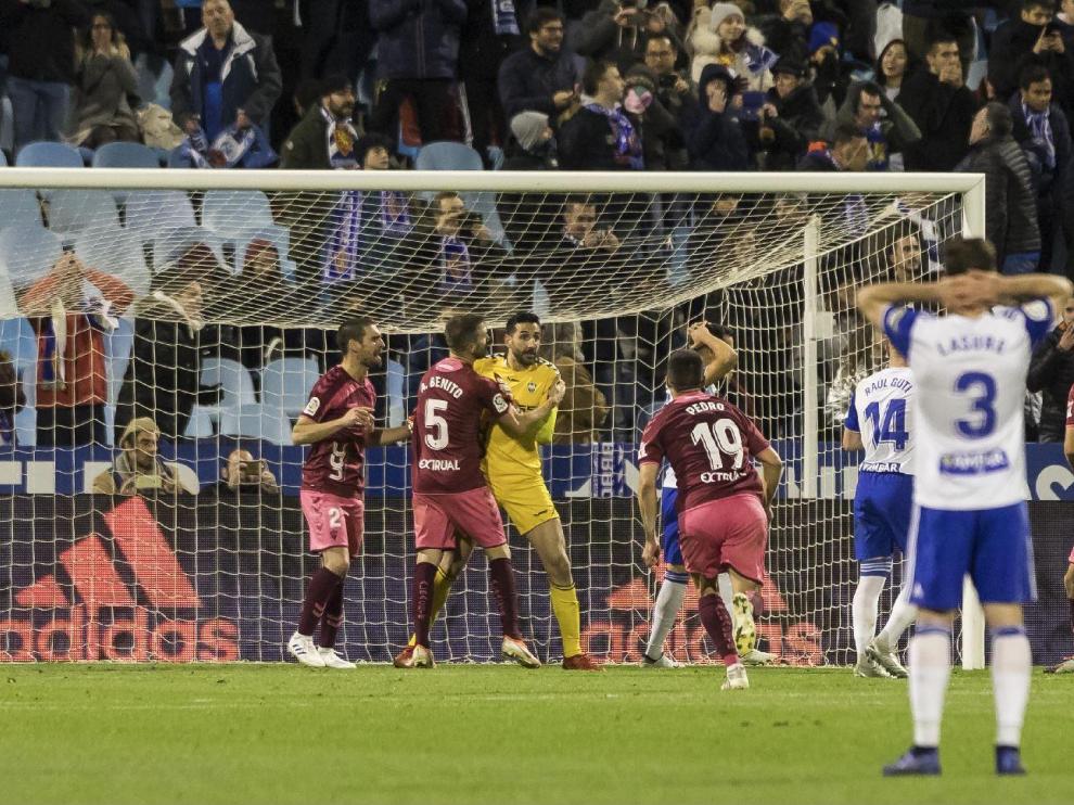 Minuto 89 del último partido jugado por el Real Zaragoza en casa, ante el Albacete. Eguaras acaba de fallar un penalti (y su rechace) con 0-0. Los manchegos ganaron 0-1 con un gol en el último segundo.