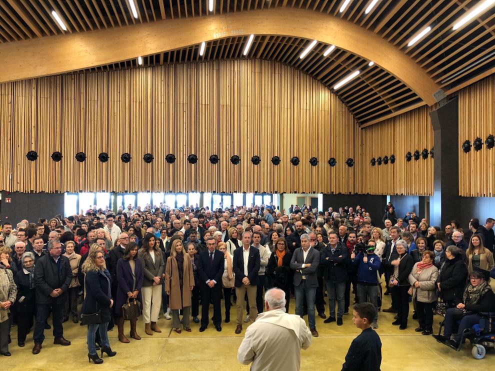 Autoridades y vecinos asistieron a la inauguración del pabellón multiusos de Figueruelas.