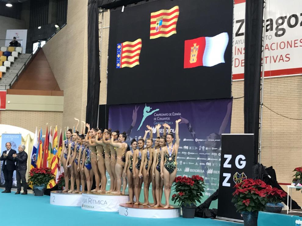 El Club Escuela Gimnasia Rítmica de Zaragoza en lo más alto del podio de categoría sénior.