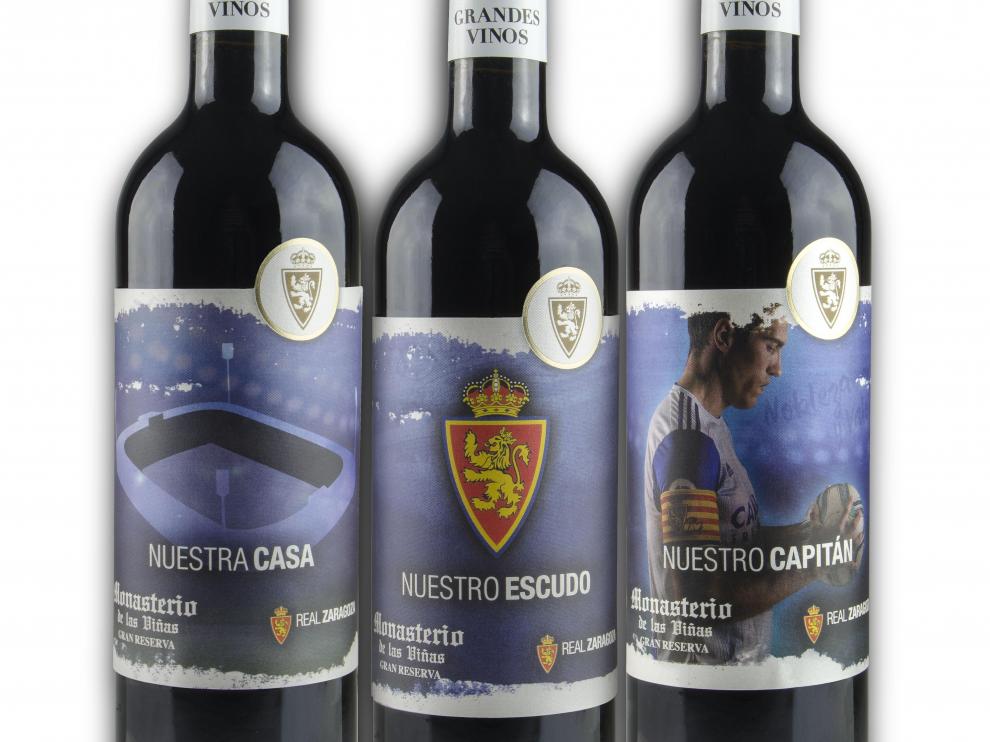 Las tres etiquetas diferentes del vino del Real Zaragoza.