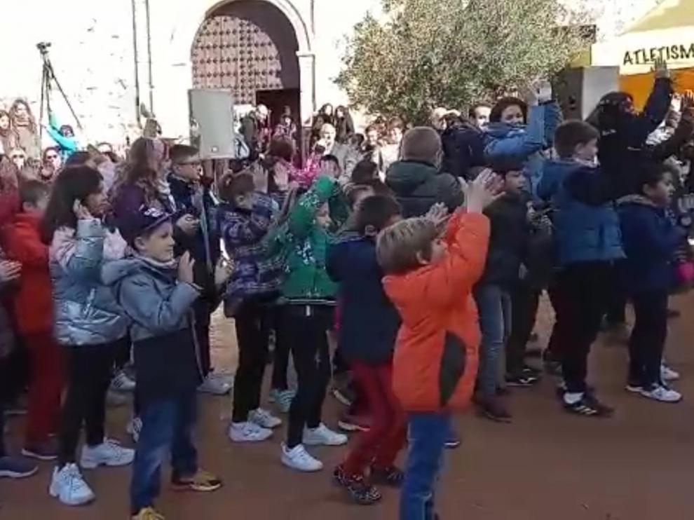 Los pequeños participaron en una coreografía conjunta, en la que también cantaron