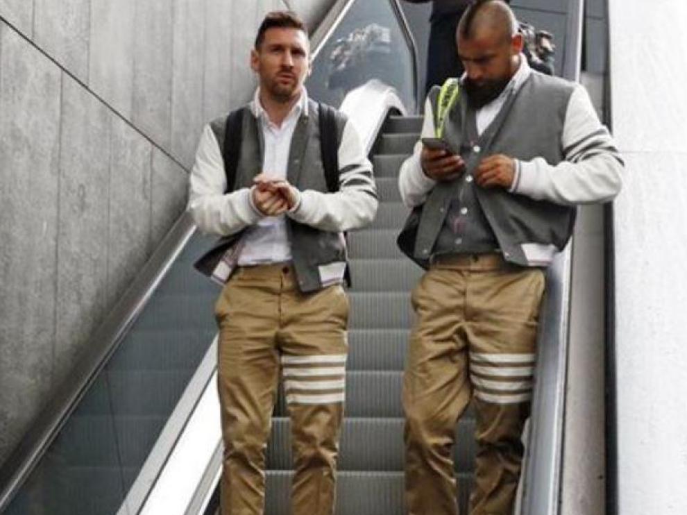 Messi y Arturo Vidal, el pasado domingo, vestidos de Thom Browne.