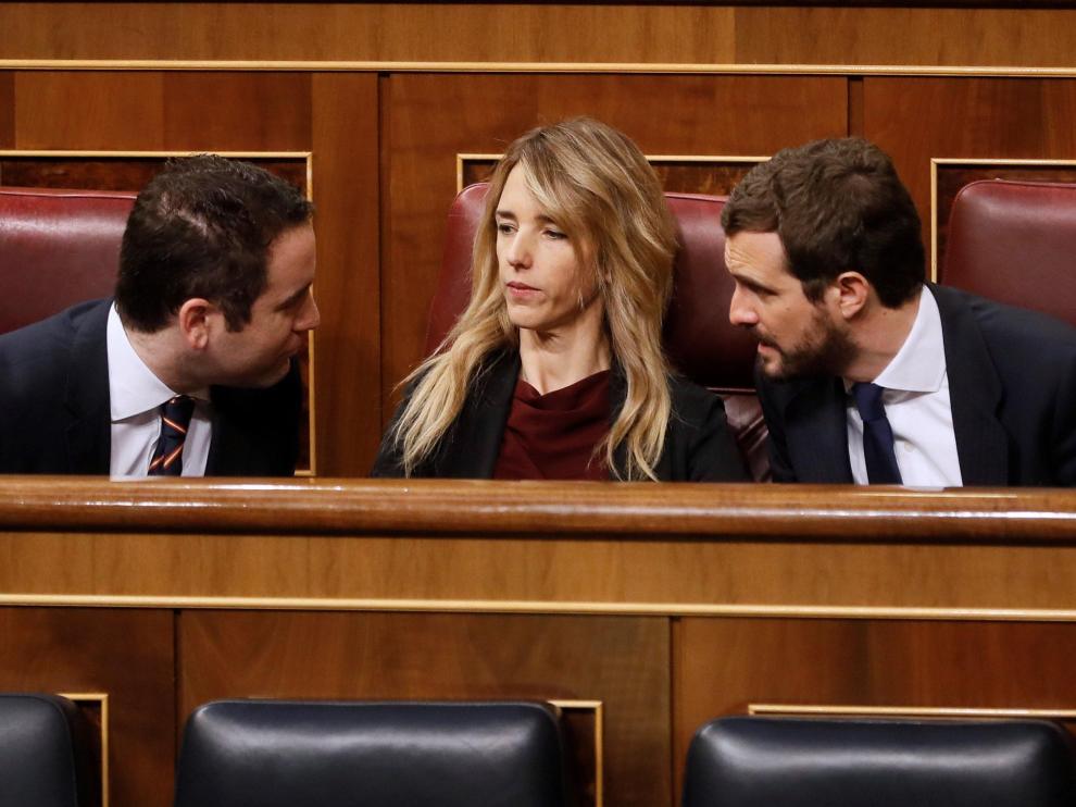 Teodoro García Egea, Cayetana Álvarez de Toledo y Pablo Casado, este martes en el Congreso.