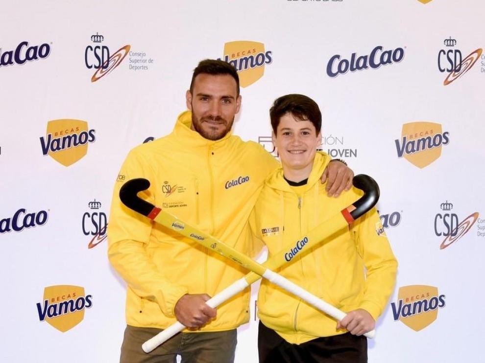 El olímpico Saúl Craviotto junto con el zaragozano Moisés Cantín, en la entrega de las Becas Vamos en el CDM Delicias