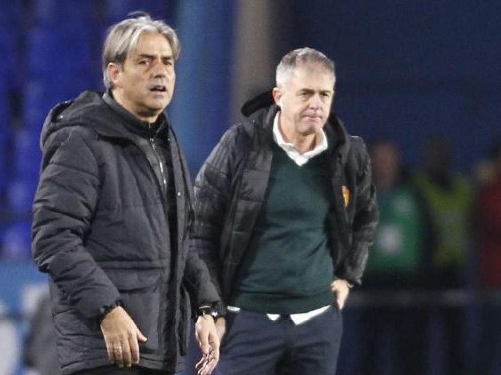 Natxo González y Lucas Alcaraz, entrenadores del Deportivo y el Real Zaragoza, respectivamente, en el partido de Riazor jugado hace un año menos siete días.
