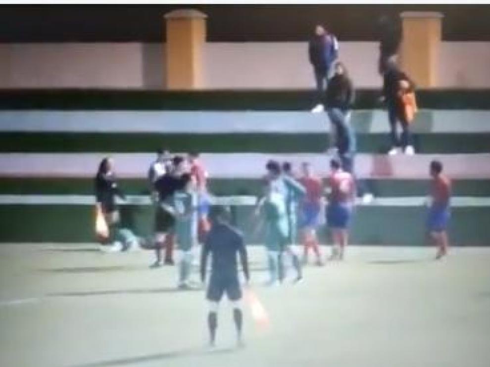 Un momento de la tangana en el partido entre el Chilegua y la UD Jandía.