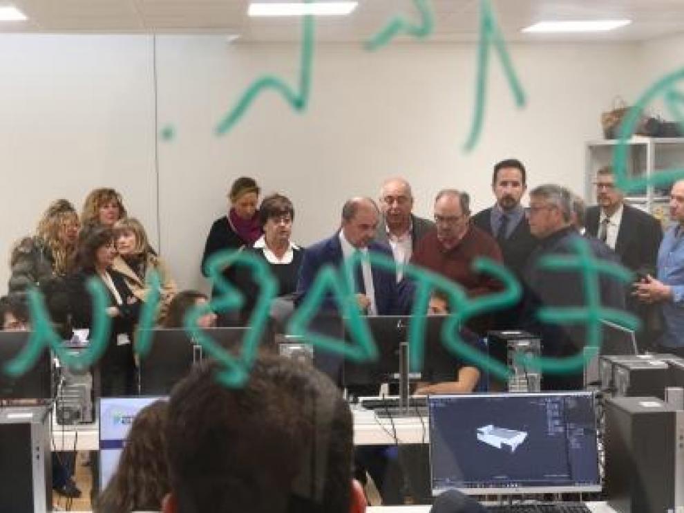 Javier Lambán y Marta Gastón han visitado este martes la escuela-taller de la Ribera Alta del Ebro.