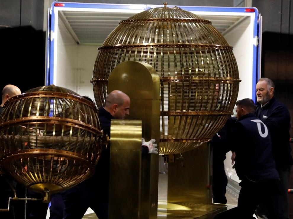 Los bombos han llegado este jueves al Teatro Real de Madrid.