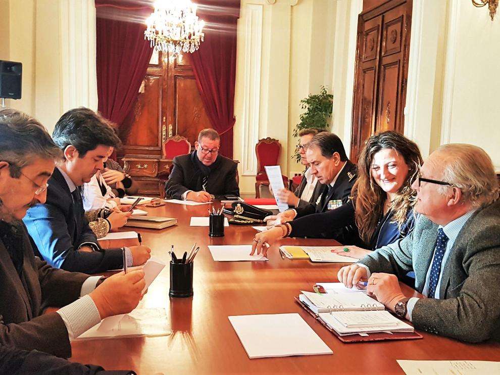 Participantes en la Junta Local de Seguridad celebrada este jueves en Huesca.