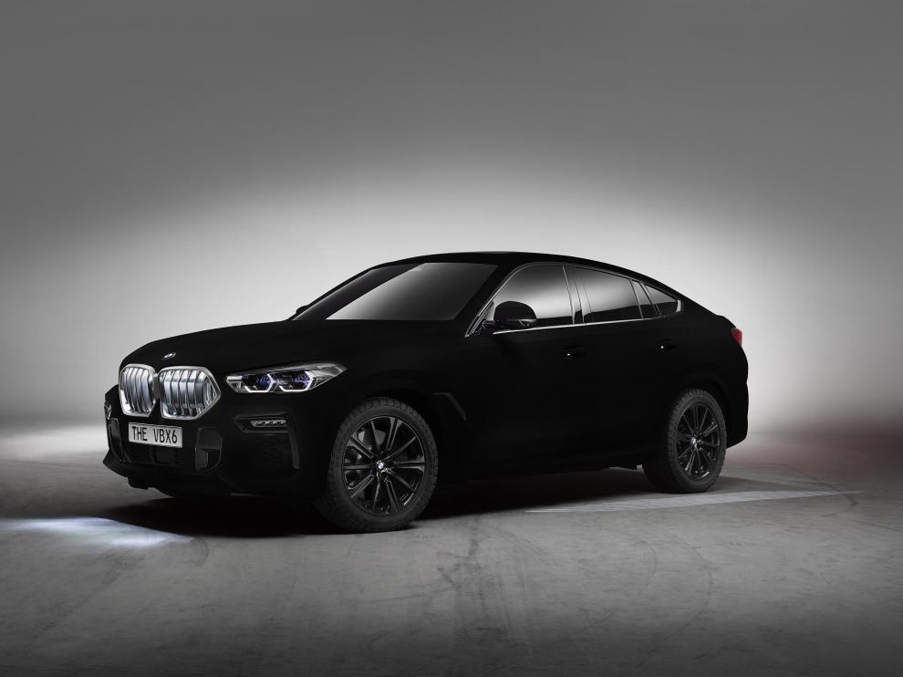 El nuevo BMW X6 es el primer automóvil del mundo pintado en Vantablack®.