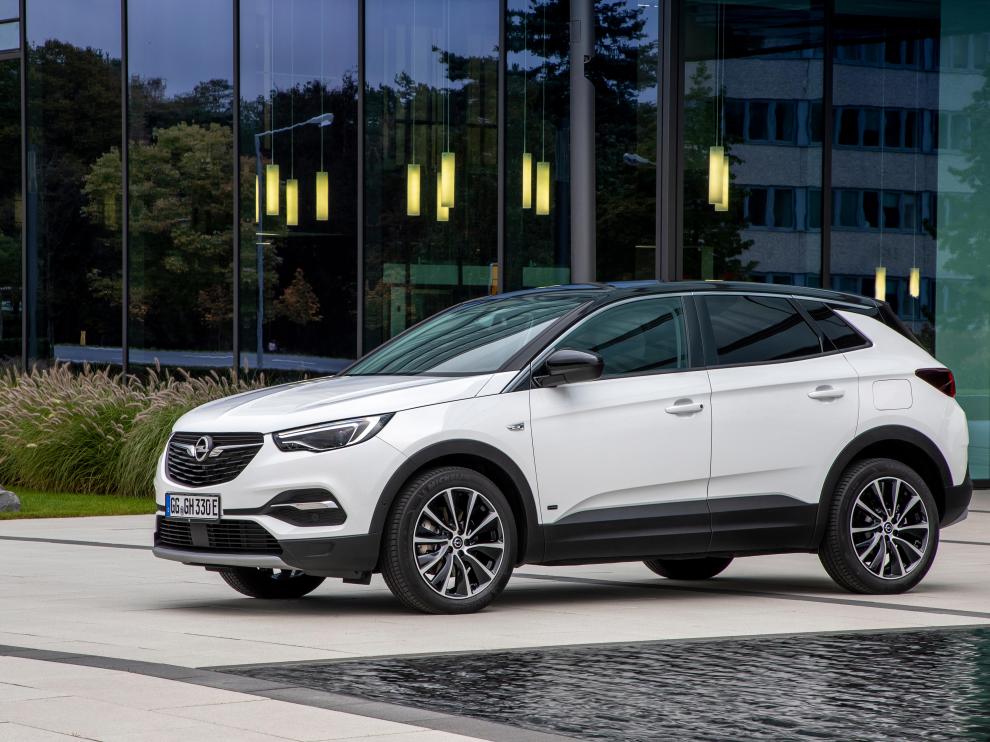 El nuevo Opel Grandland X será el primer modelo de la firma con dos versiones enchufables.