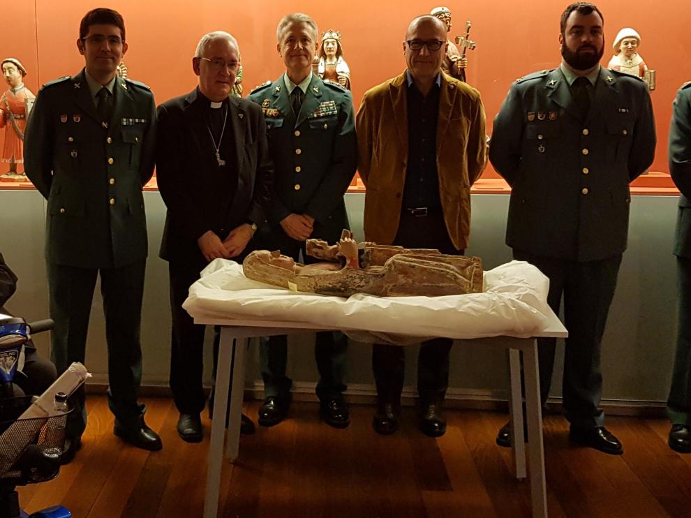 Acto de recepción de una talla recuperada perteneciente a la Diócesis de Barbastro-Monzón y al que ha acudido el consejero Felipe Faci.