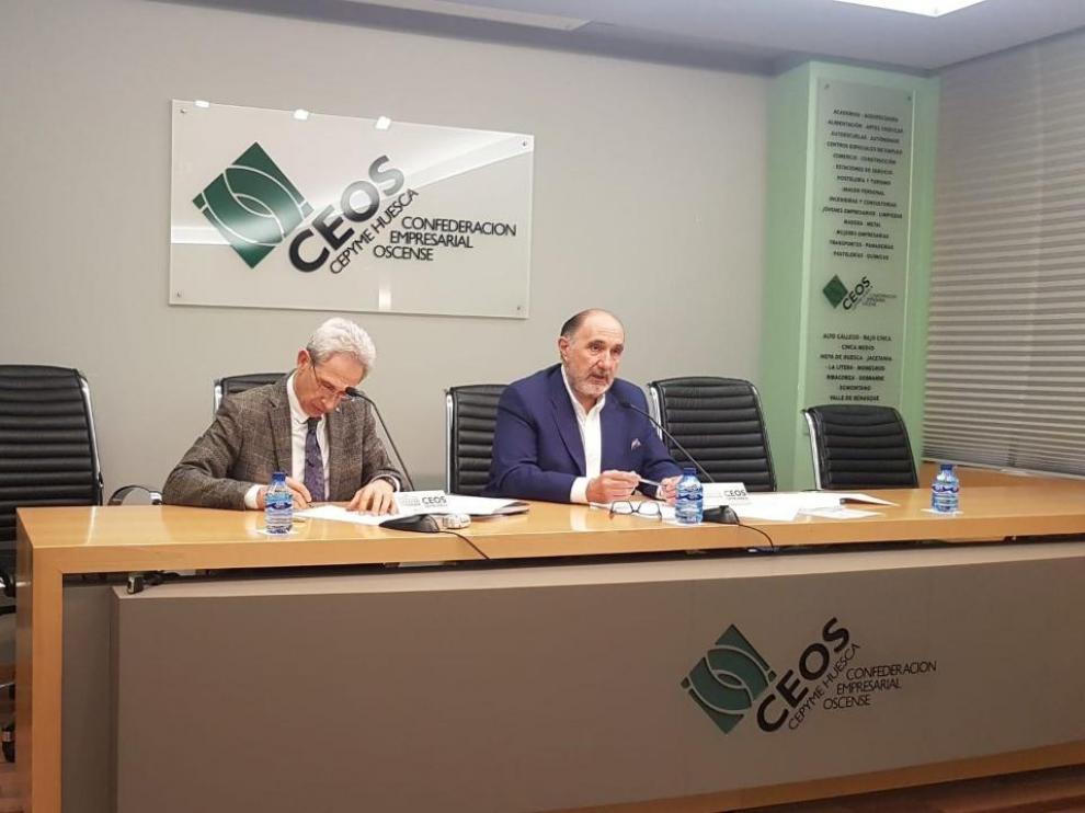 Reunión de la última junta directiva de la CEOS con el presidente Fernando Luna (derecha) y el secretario general, Salvador Cored.